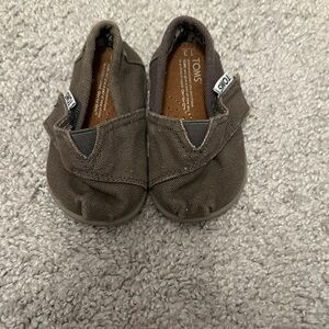 TOMS Kids Moccasins in Brown